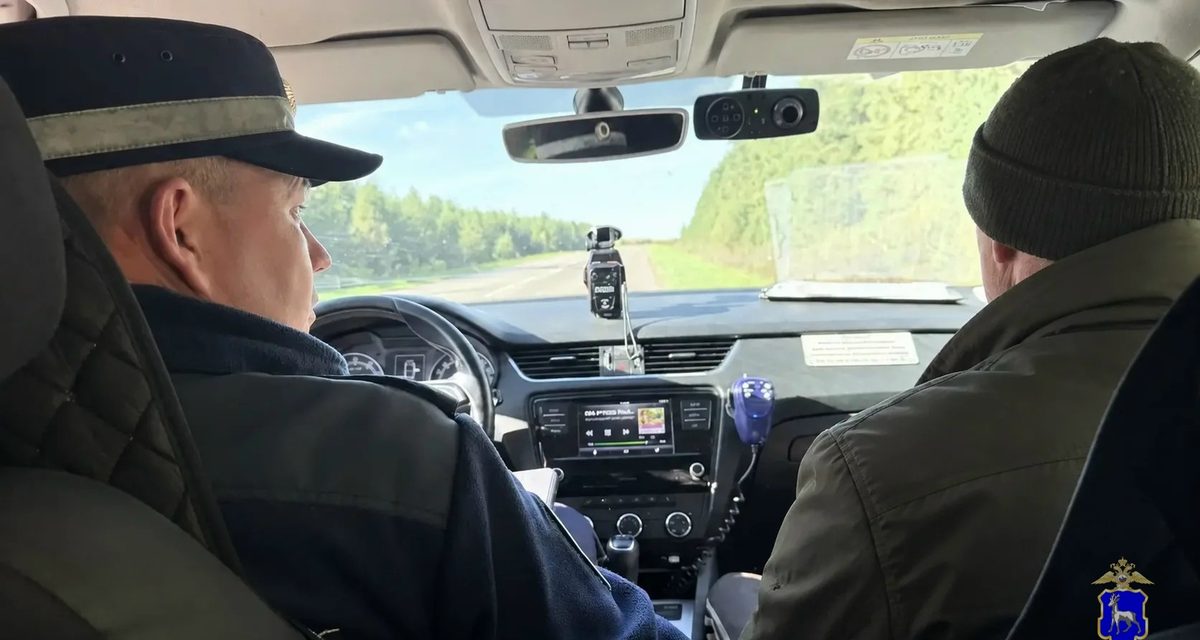 Пешеход положил 3 тысячи рублей на панель патрульной машины и стал фигурантом уголовного дела